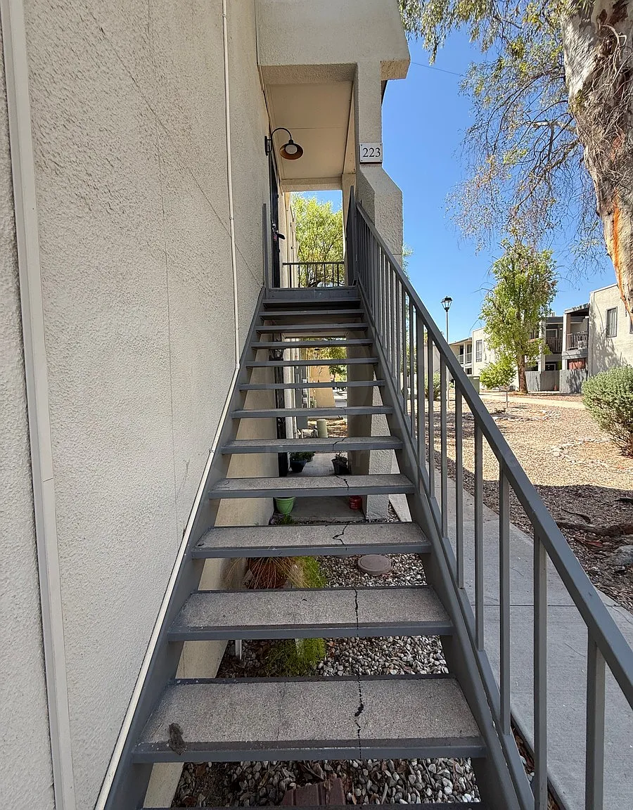 2 bed, 1.5 bath, 866 sqft, $1,500 — Photo 2