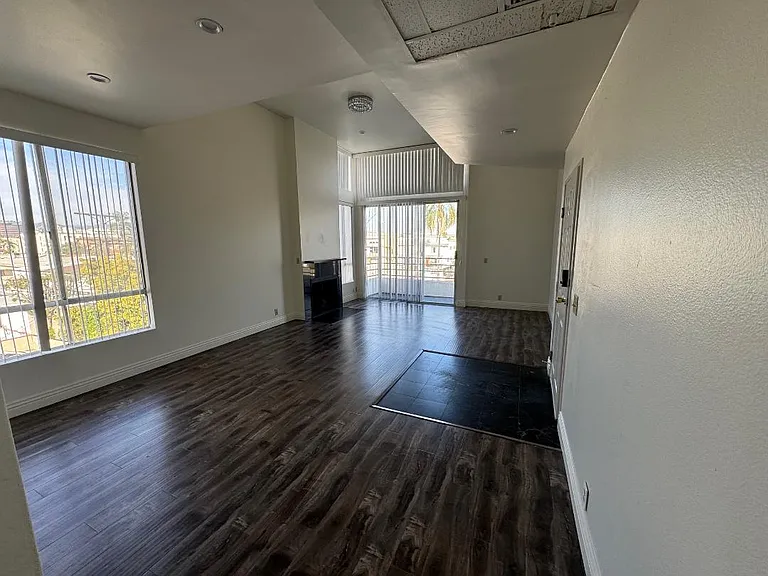 1210 S Sherbourne Dr #304 — Photo 3