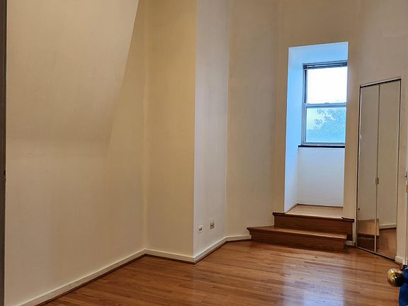 4th image of 1759 W Superior St APT 3