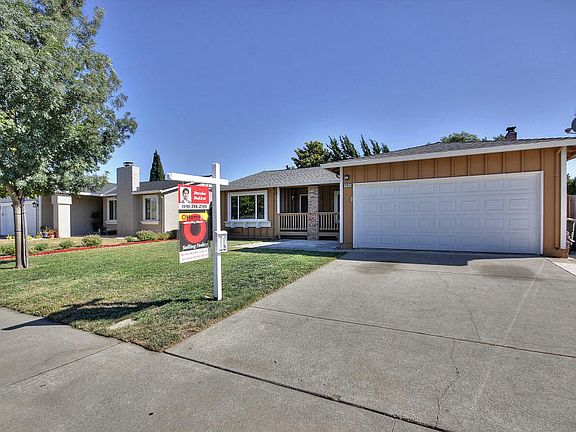 3rd image of 35011 Clover St