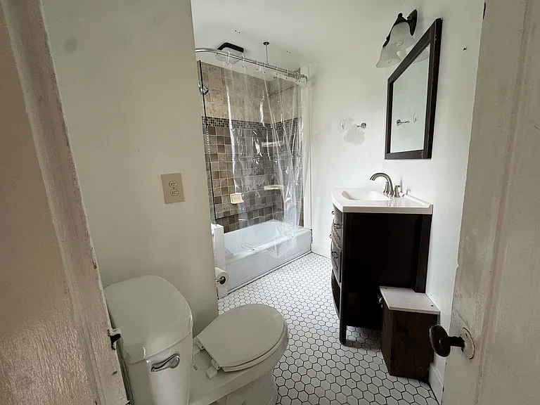 11 Russell Street — Photo 14