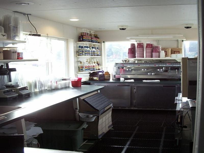 2nd image of 1046 W Pullman Rd