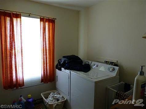 5th image of 806 Mitchell St