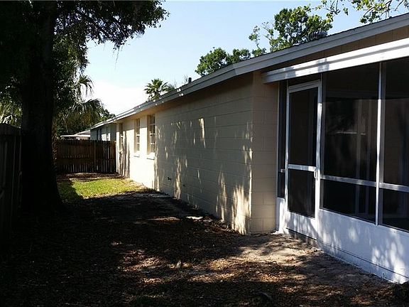 3rd image of 10101 Timber Oaks Ct