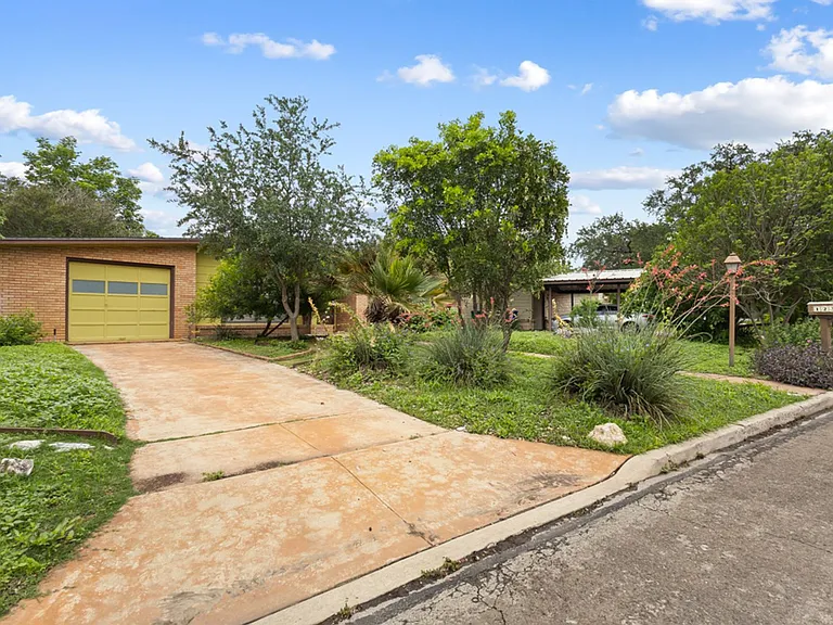 123 Westchester Dr — Photo 4