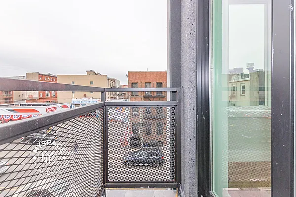 Rented by MySpaceNYC | media 26