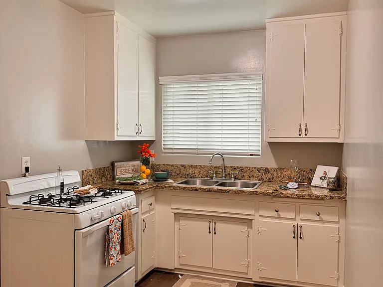 10134 Scott Ave #8 — Photo 7