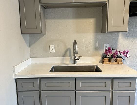 3rd image of 1233 E Weber Ave