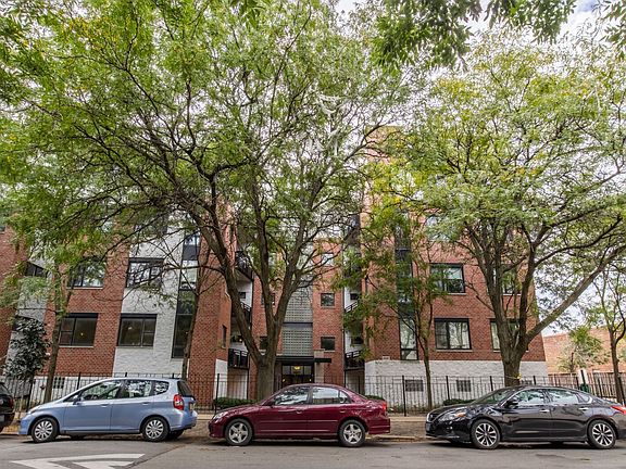 2nd image of 2337 W Wolfram St Unit 513