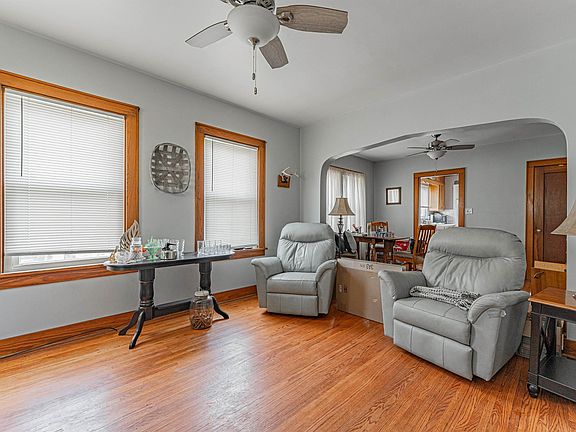 3rd image of 114 W 4th St