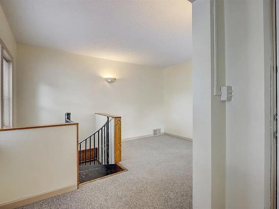1st image of 614 1st Ave S #2