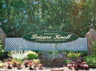 479 Stratford Ln, Ridge, NY 11961