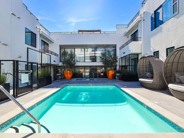 MODERNO La Granada Luxury Living — Photo 28