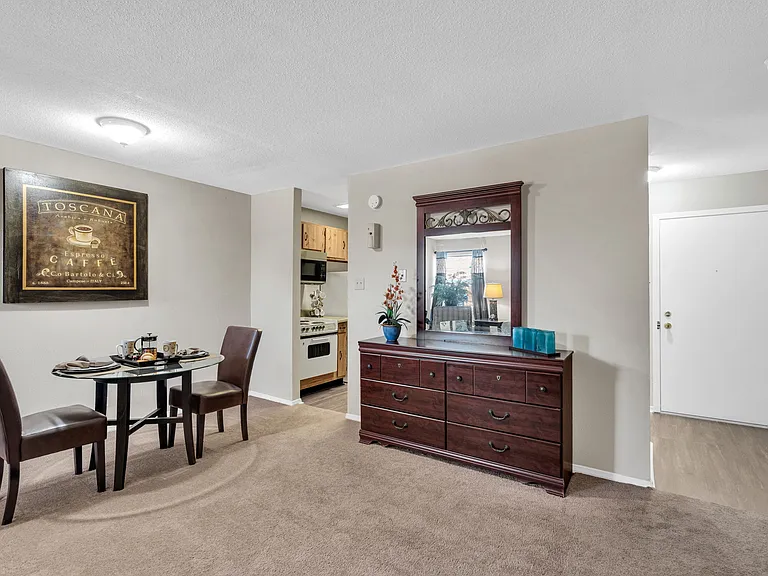 Sunlake Apartments — Photo 39