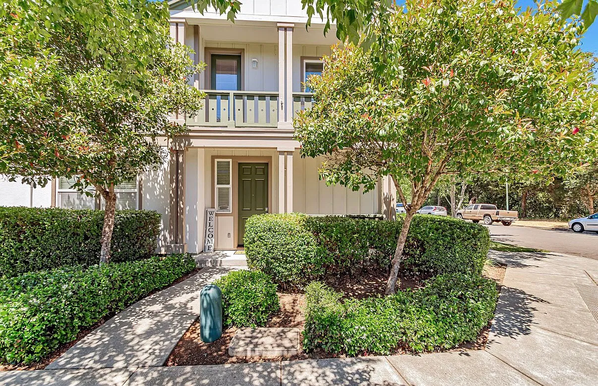 4312 Streamside Dr — Photo 1