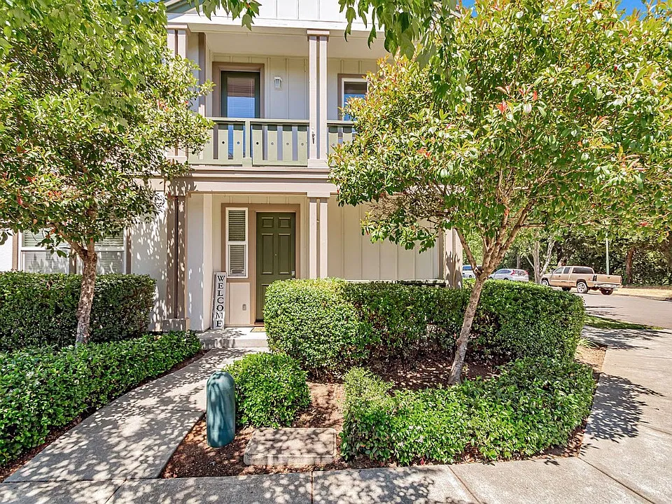4312 Streamside Dr