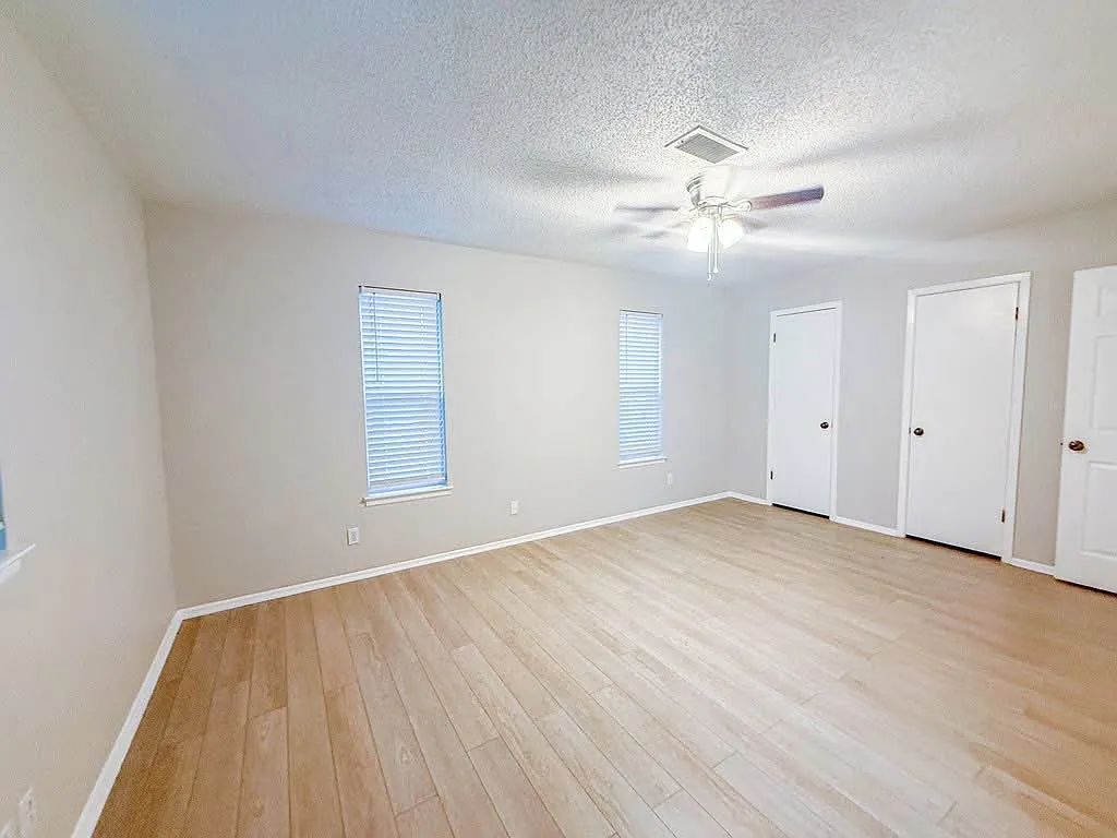 3 bed, 1953 sqft, $2,500 — Photo 3