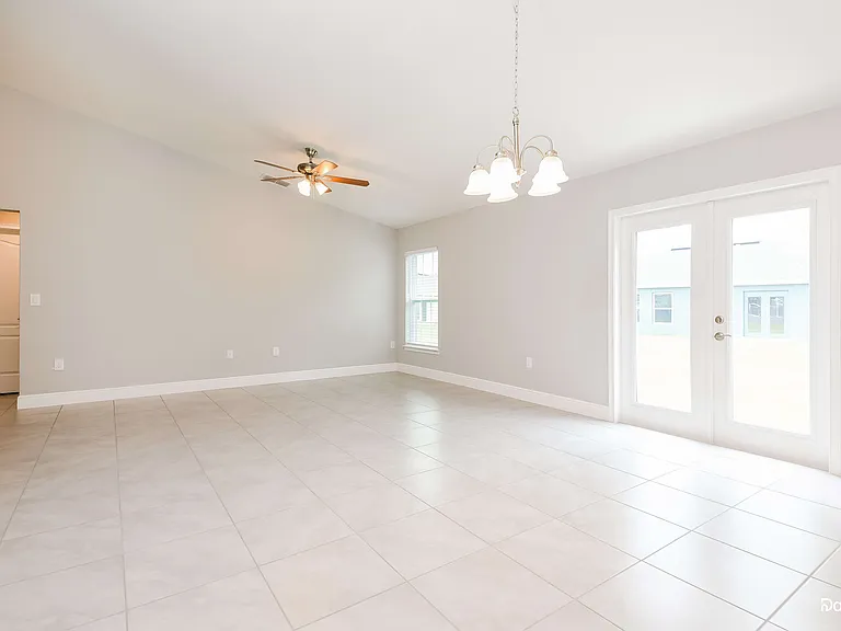 522 Bristol Cir — Photo 5