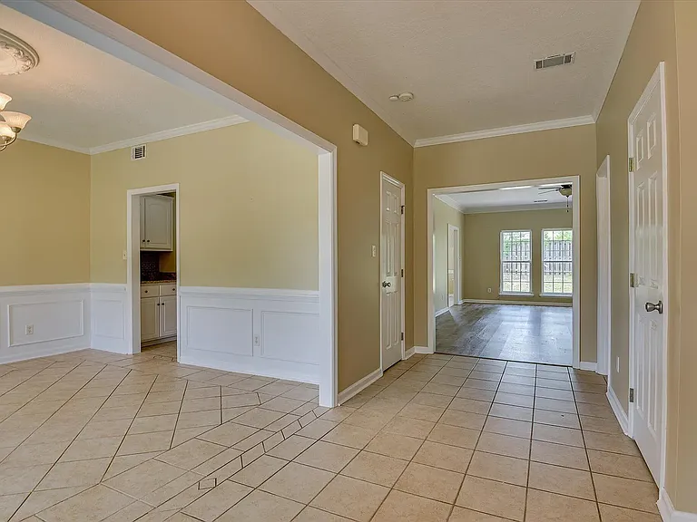 5755 Carriage Hills Dr — Photo 7