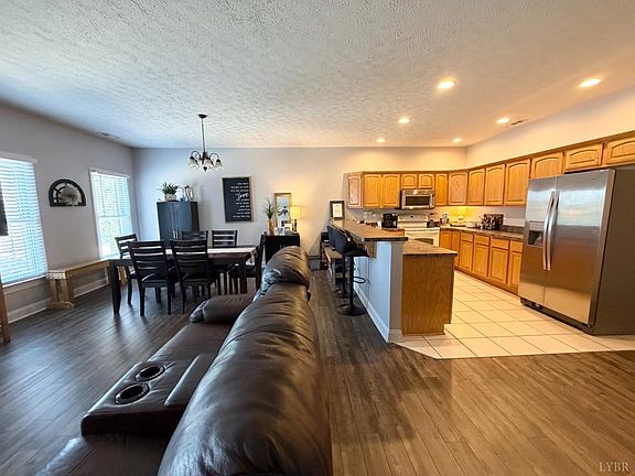 3rd image of 101 Duncraig Dr Unit 206