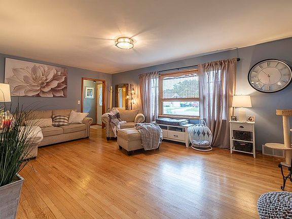 2nd image of 734 N Ringold St