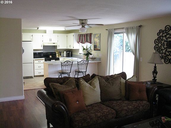 3rd image of 15404 NE 47th Cir