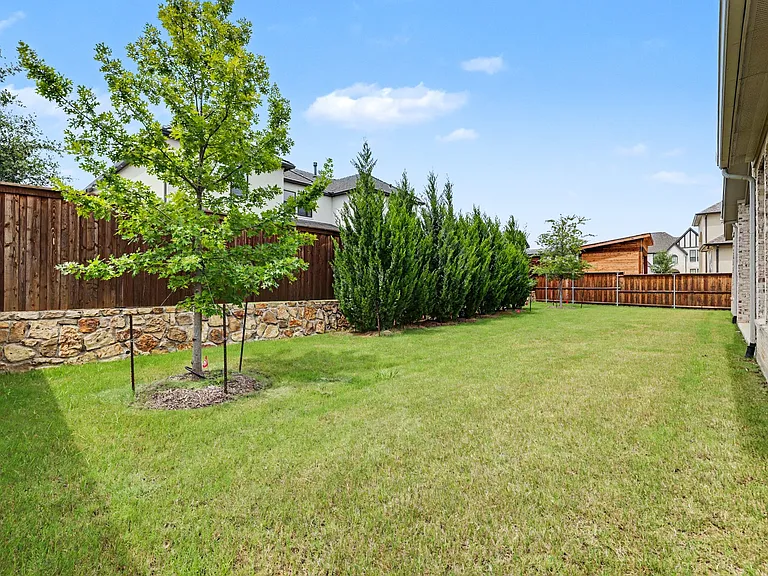 2200 Shady Hill Dr — Photo 16