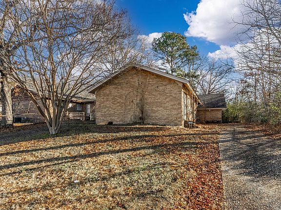 3rd image of 6104 Meadowbrook Ln