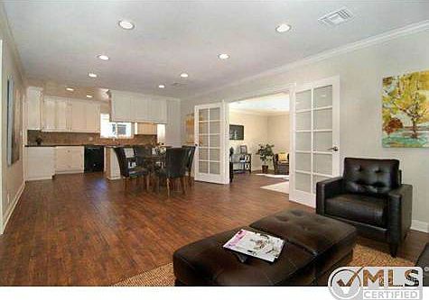 4th image of 10050 Woodley Ave