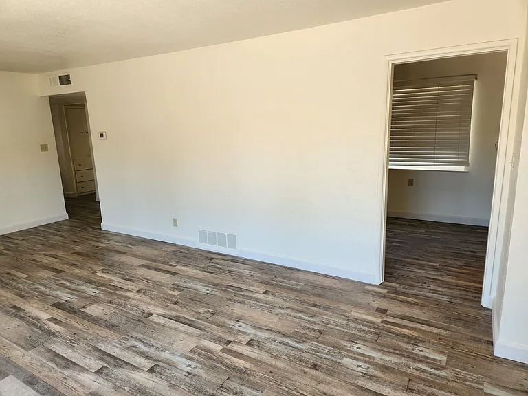 2420 E Pontiac Way — Photo 7