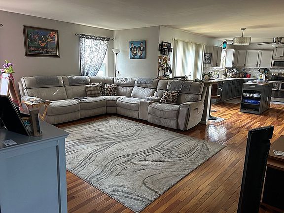 4th image of 3511 Courtleigh Dr