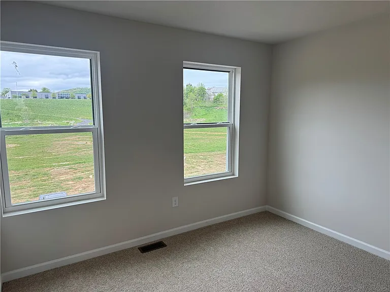 315 Alliance Dr — Photo 34