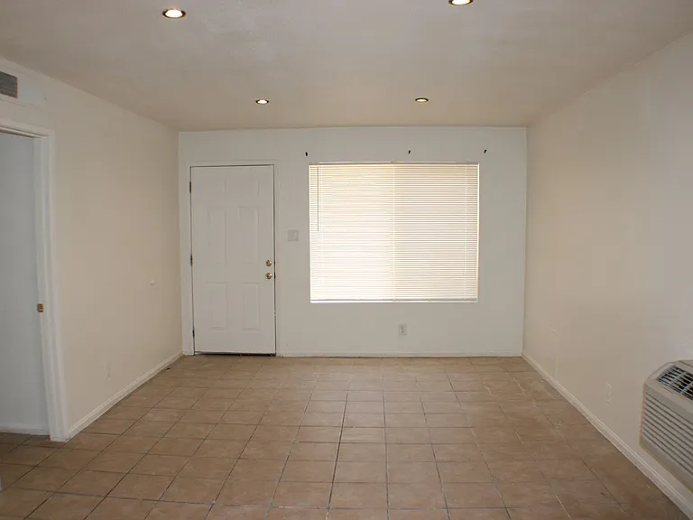 9387 N Loop Blvd — Photo 2
