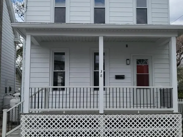 38 Mifflin St, Pine Grove, PA 17963
