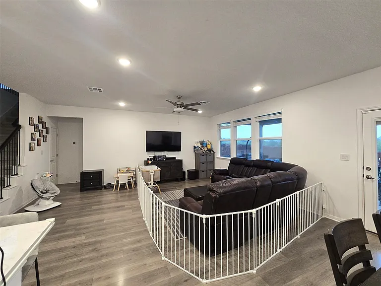 1916 Bradham Way — Photo 10