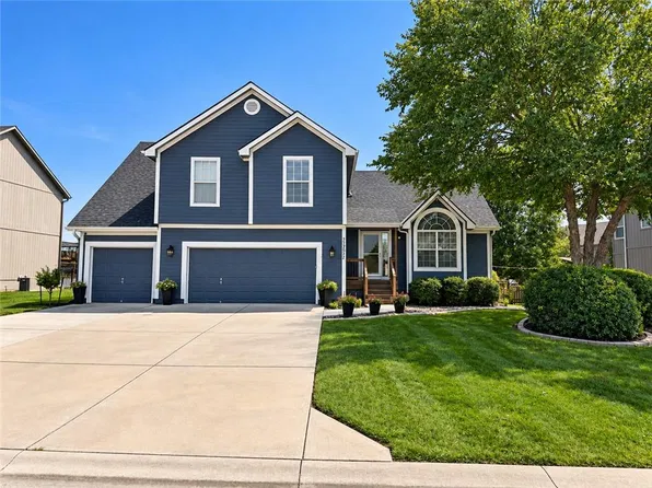 2511 SW Current Ln, Lees Summit, MO 64082