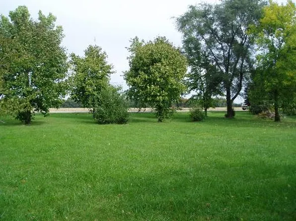 2398 N 41st Rd, Sheridan, IL 60551