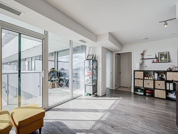 2nd image of 160 Flemington Rd #901