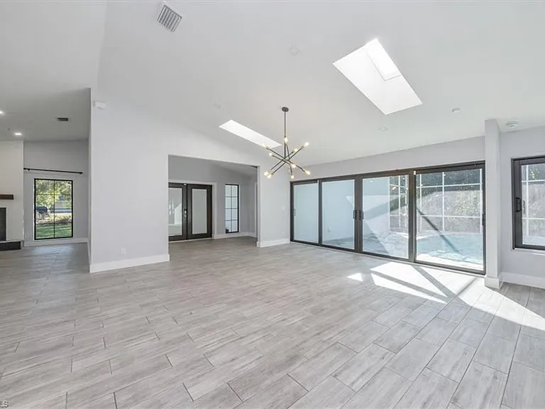6161 Waxmyrtle Way — Photo 5