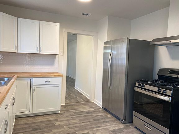 3rd image of 206 Ellana Claire St