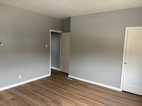5th image of 133 Wood St