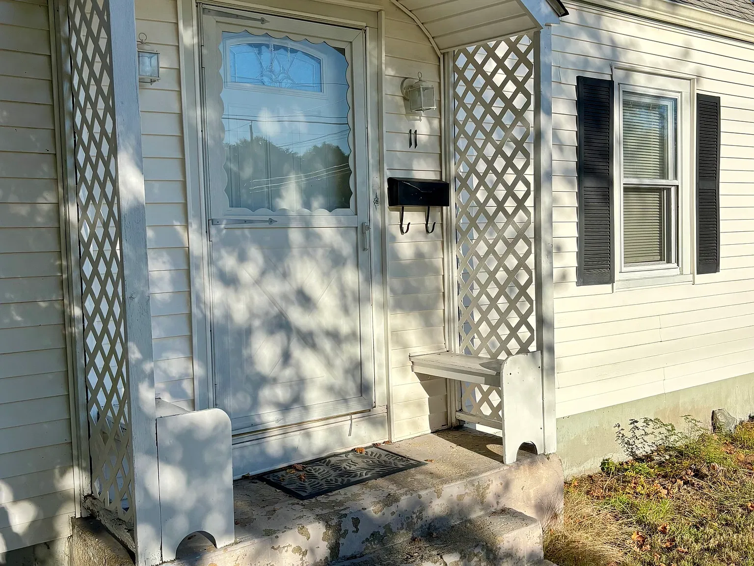3 bed, 1.5 bath, 1898 sqft, $2,700 — Photo 2