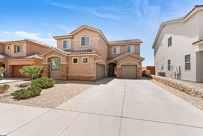 4 bed, 3.0 bath, 2569 sqft, $2,195 — Photo 2