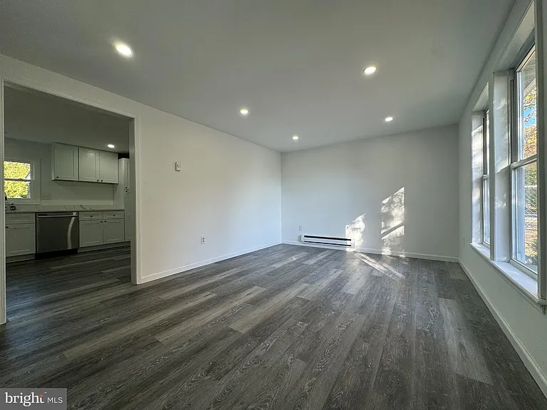 7507 Broad St — Photo 4