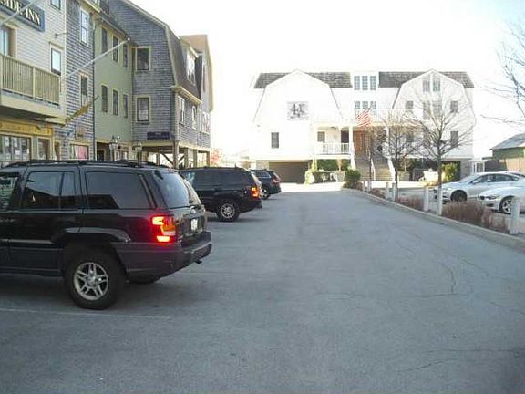 2nd image of 8 Christies Lndg