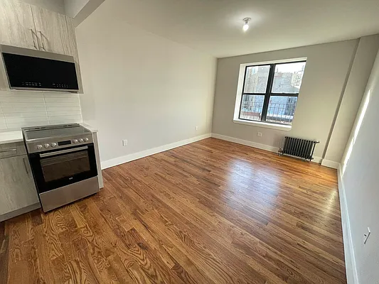 Rented by Tapiro Realty | media 10