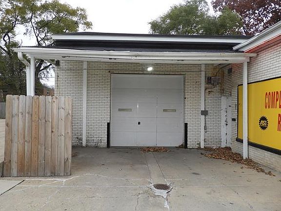 3rd image of 840 S Genesee St