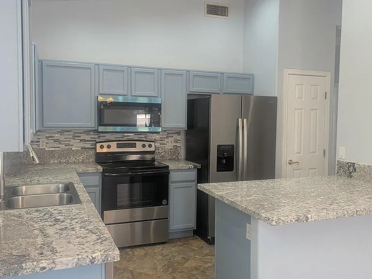 5554 W Carriage Dr — Photo 8