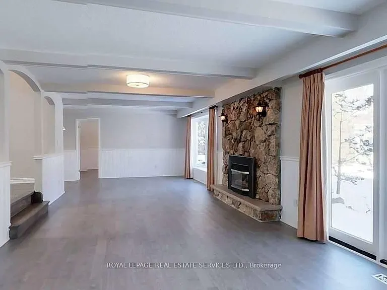 141 Castle Cres — Photo 12
