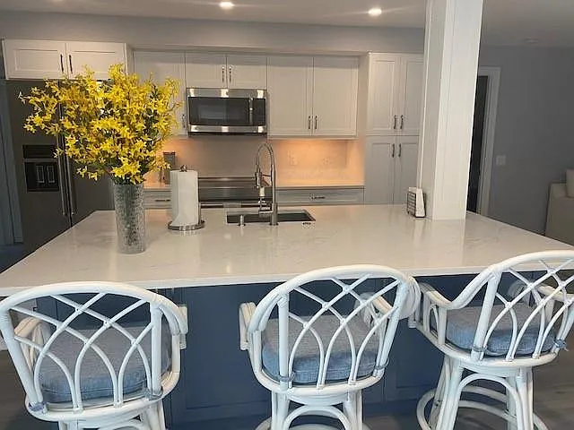 3 bed, 2.0 bath, 1273 sqft, $6,500 — Photo 2